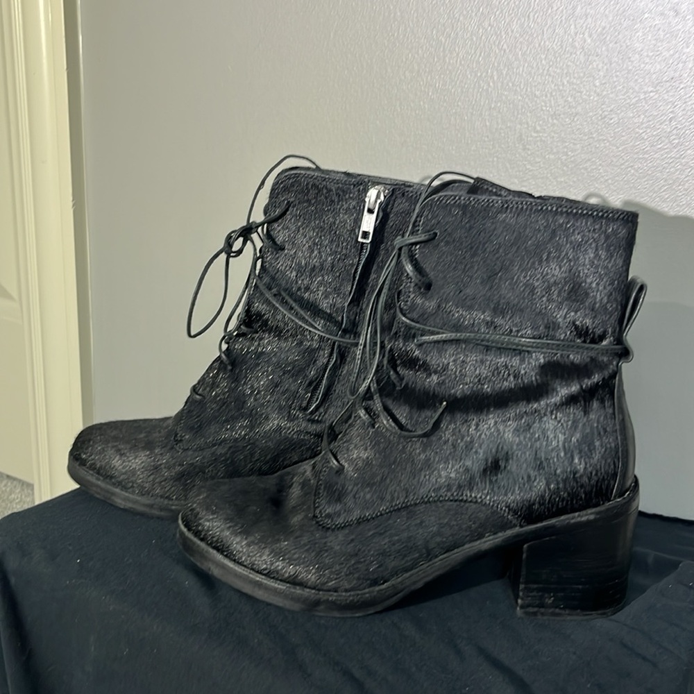 UGG Oriana Exotic Calf Hair Boots Size 8 Preloved – Light Wear - Picture 8 of 9